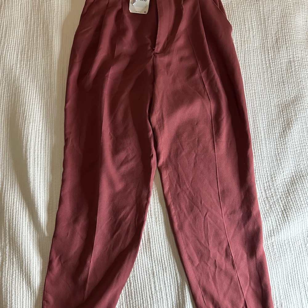 Zara women’s crop pant.